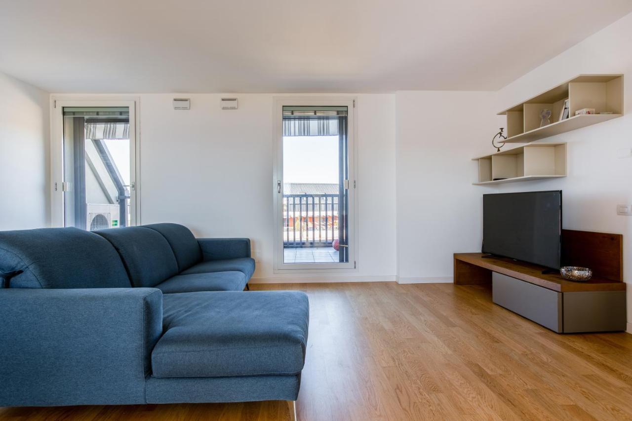 Modern Apt With Terrace, Wifi & Ac Милано Екстериор снимка